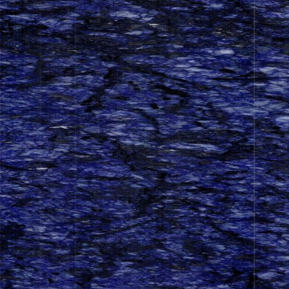 Baumaterial aus blau-weiß geädertem Marmor