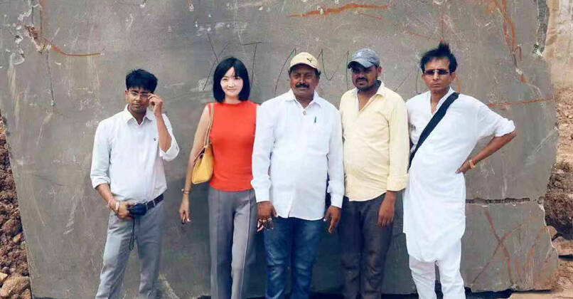 Treffen mit dem Eigentümer des Black Galaxy Granite-Steinbruchs in Indien
